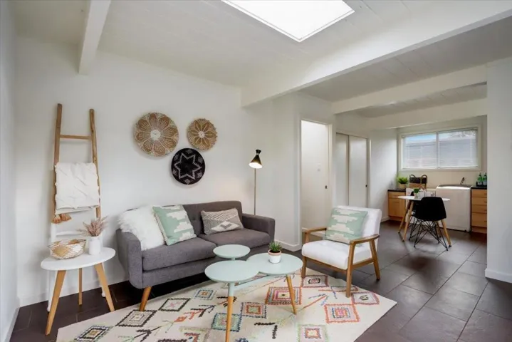 3391 Thomas Drive, Palo Alto, California 94303