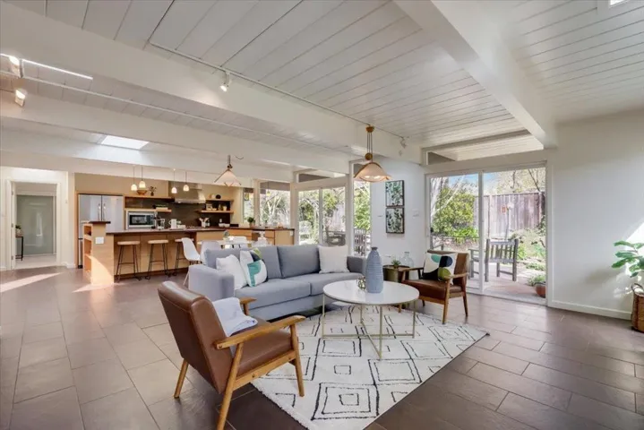 3391 Thomas Drive, Palo Alto, California 94303