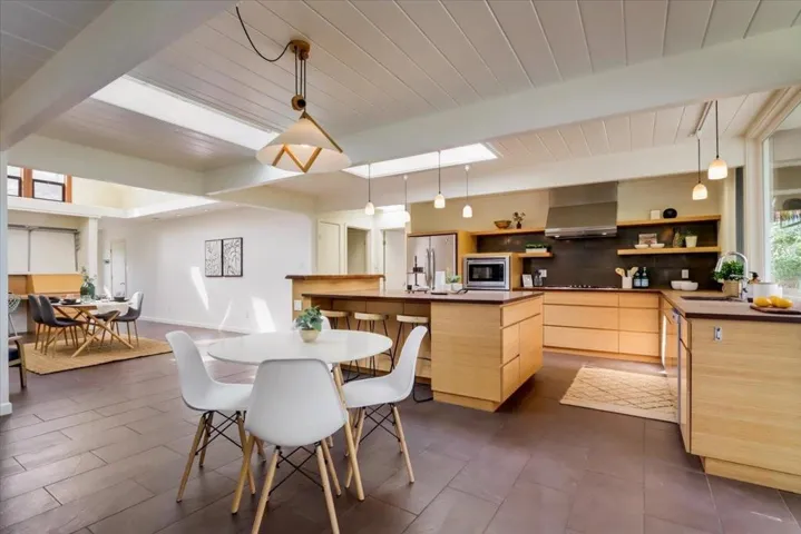 3391 Thomas Drive, Palo Alto, California 94303