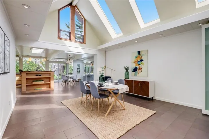 3391 Thomas Drive, Palo Alto, California 94303