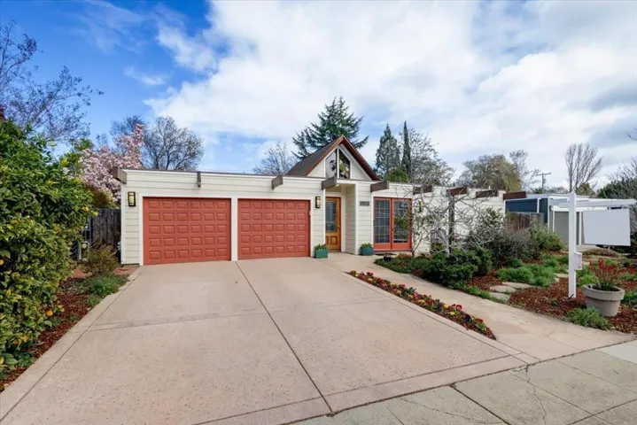 3391 Thomas Drive, Palo Alto, California 94303