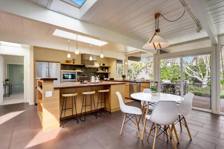 3391 Thomas Drive, Palo Alto, California 94303