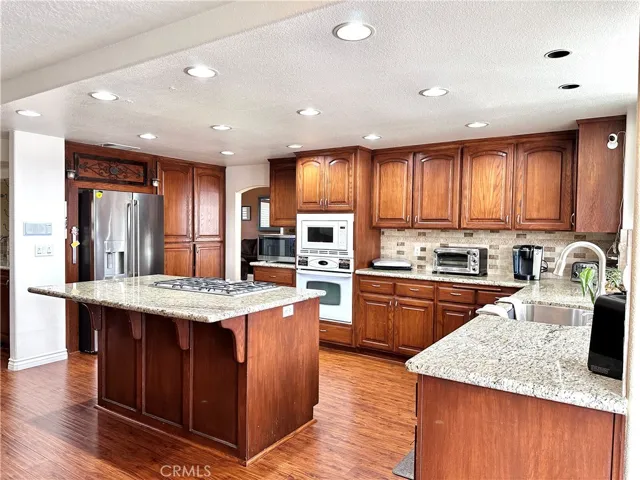 27365 Silver Lakes Parkway, Helendale, California 92342