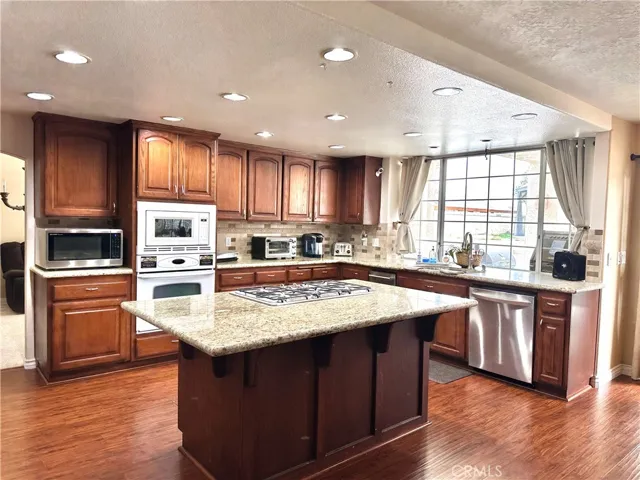 27365 Silver Lakes Parkway, Helendale, California 92342