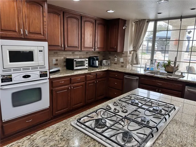 27365 Silver Lakes Parkway, Helendale, California 92342