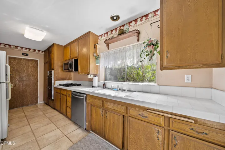 7024 Charrick Pl-8