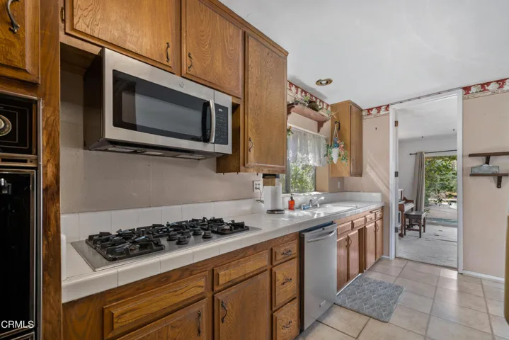 7024 Charrick Pl-9