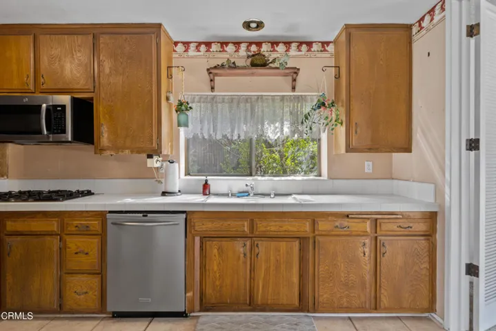 7024 Charrick Pl-7