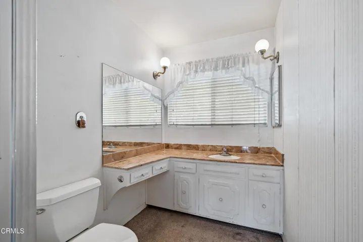 7024 Charrick Pl-17
