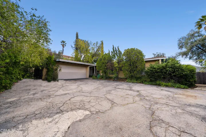 7024 Charrick Pl-1