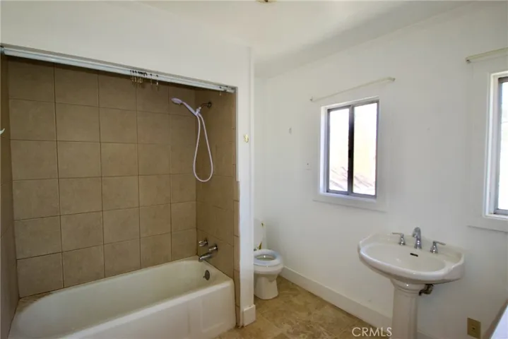300 Herzog Boulevard 3, Yreka, California 96097