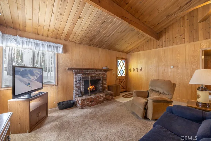 651 Riverside Avenue, Sugarloaf, California 92386
