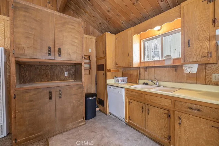 651 Riverside Avenue, Sugarloaf, California 92386