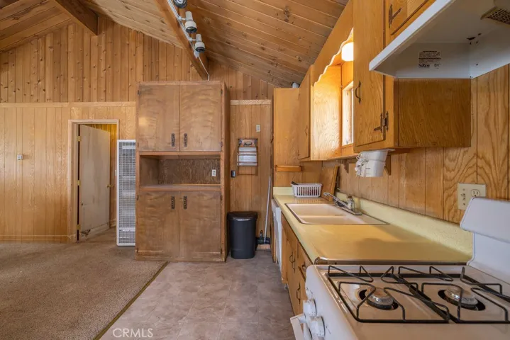 651 Riverside Avenue, Sugarloaf, California 92386