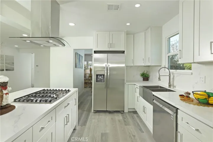 Quartz Countertops and self-closing drawers and cabinets