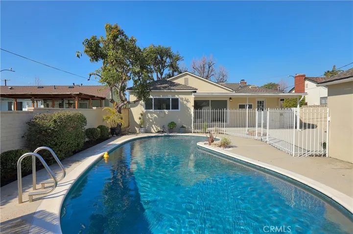 2616 N Buena Vista Street, Burbank, California 91504
