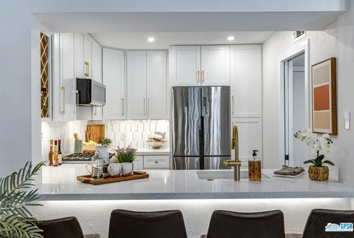 385 E Via Escuela 414, Palm Springs, California 92262