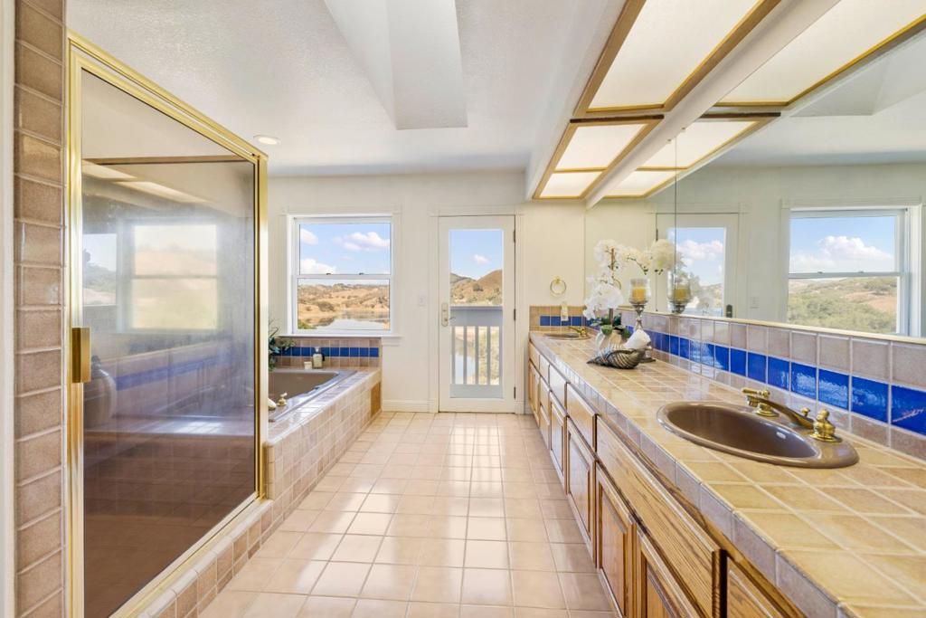 17300 Chesbro Lake Drive, California home-pic-25