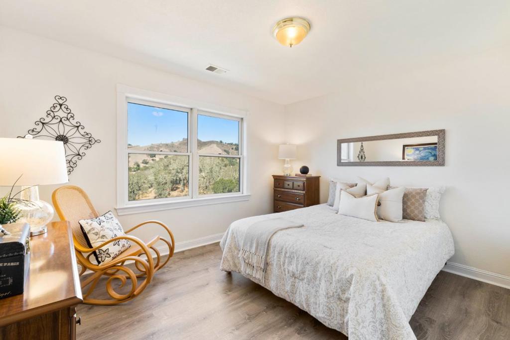 17300 Chesbro Lake Drive, California home-pic-28