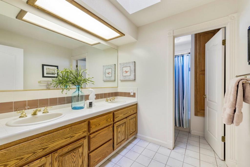 17300 Chesbro Lake Drive, California home-pic-30