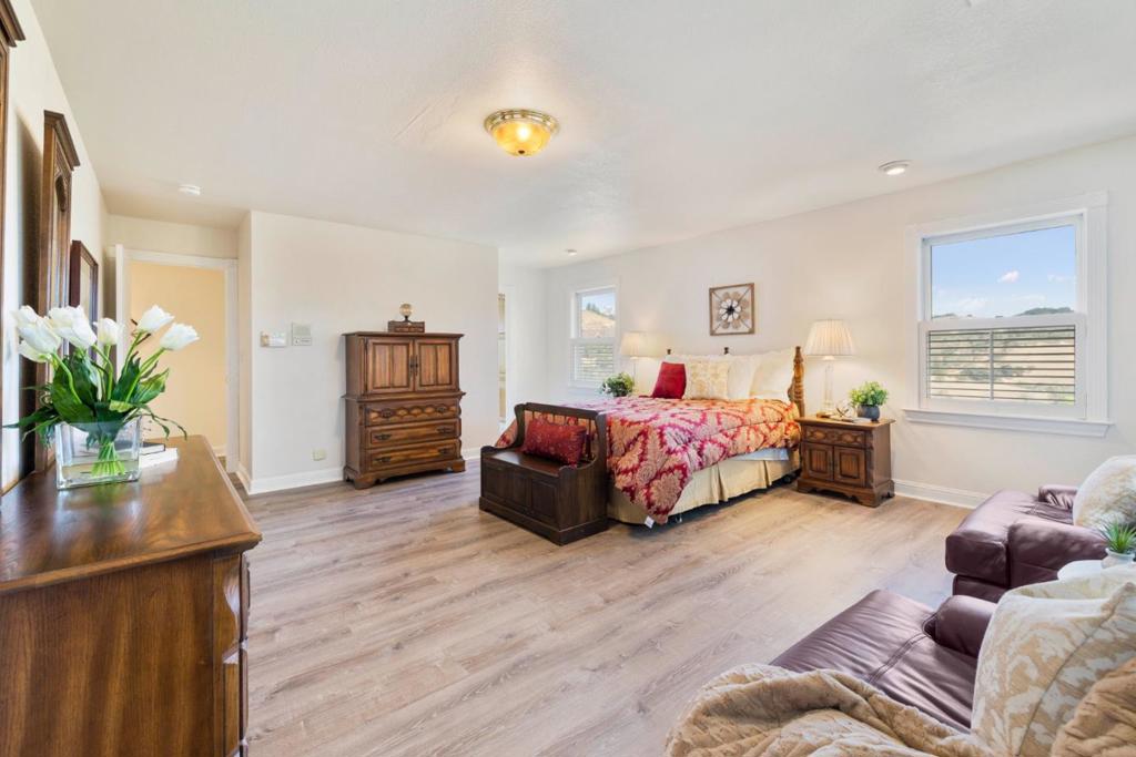 17300 Chesbro Lake Drive, California home-pic-24