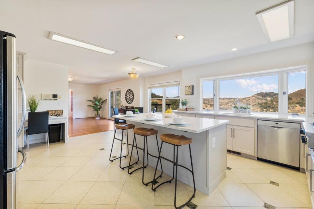 17300 Chesbro Lake Drive, California home-pic-12
