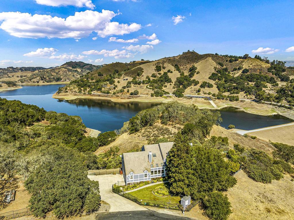17300 Chesbro Lake Drive, California home-pic-0