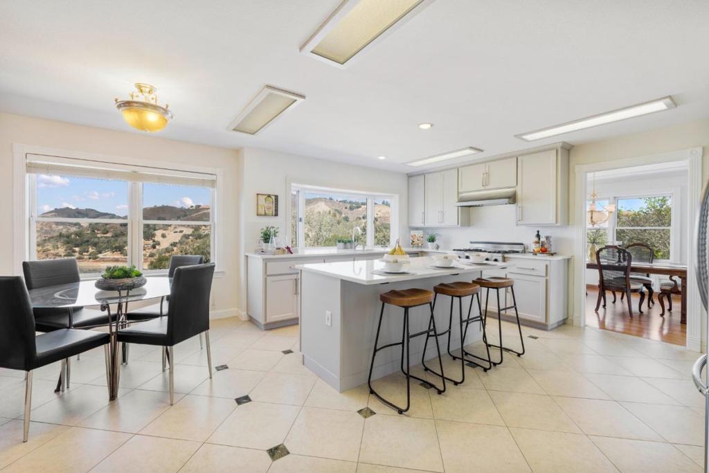17300 Chesbro Lake Drive, California home-pic-14