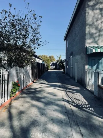 8960 Elizabeth Avenue, South Gate, California 90280