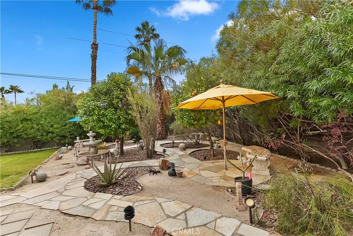 2004 Nicola Road E, Palm Springs, California 92262