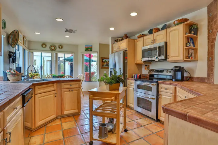 Chef's kitchen24_HiRez23_mls