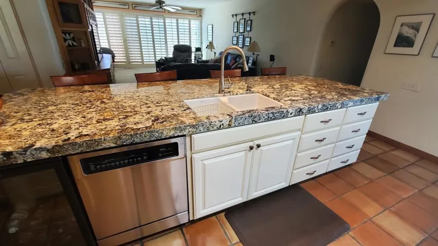 kitchen-out-to-side