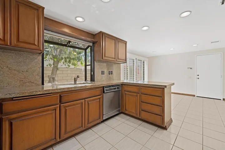 Large Cooks Kitchen