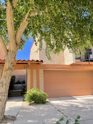 Front Entrance-Garage
