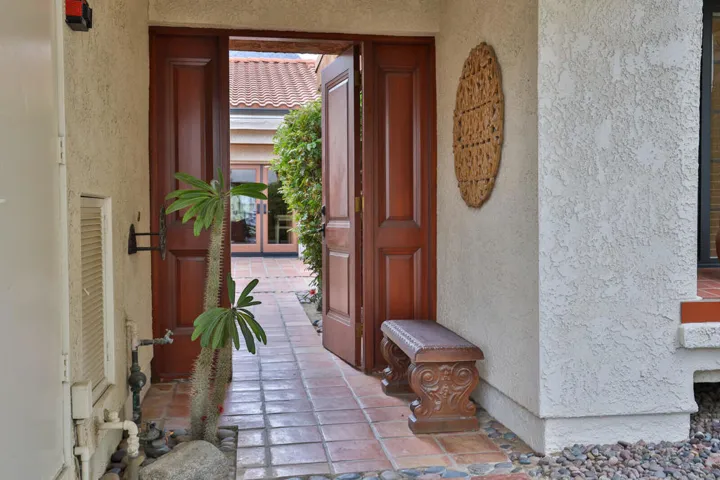Private Courtyard!