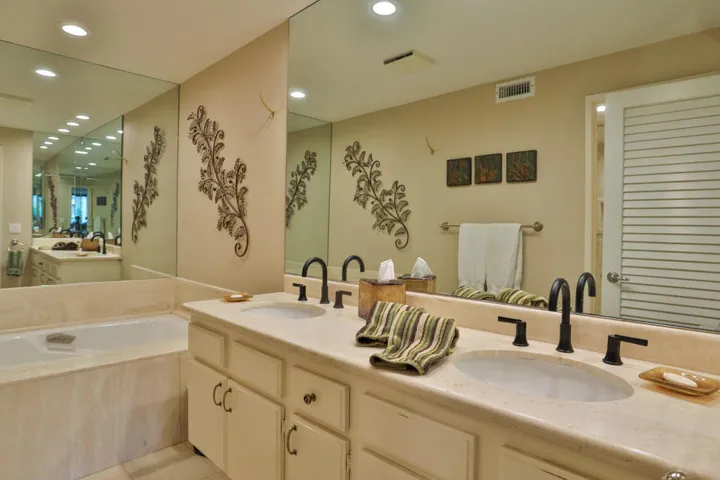Jacuzzi tub