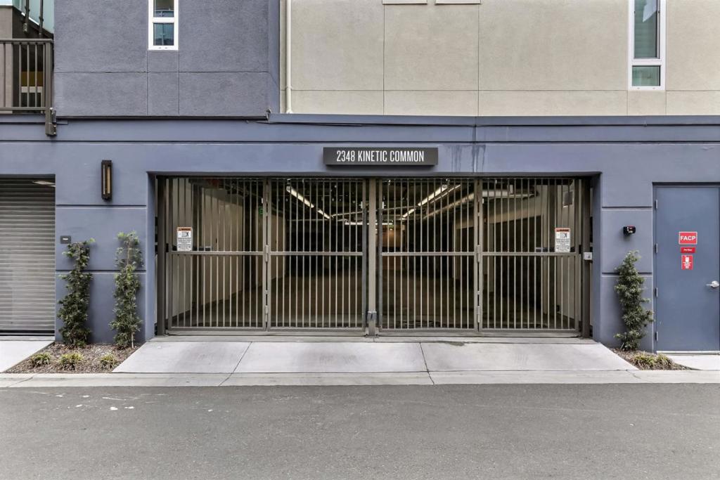2348 Kinetic Unit 106, California home-pic-19