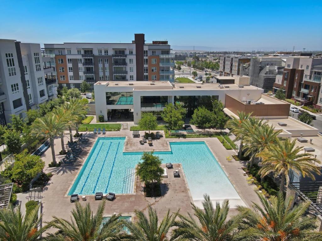 2348 Kinetic Unit 106, California home-pic-21