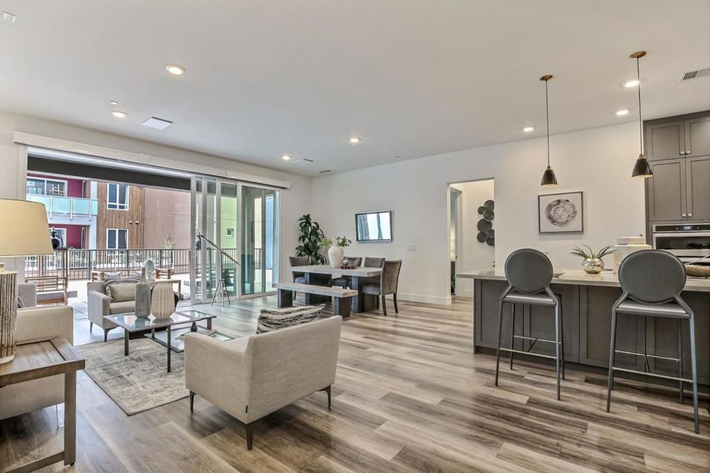 2348 Kinetic Unit 106, California home-pic-6