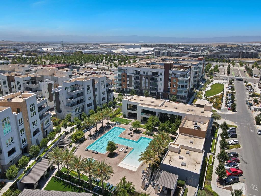 2348 Kinetic Unit 106, California home-pic-1