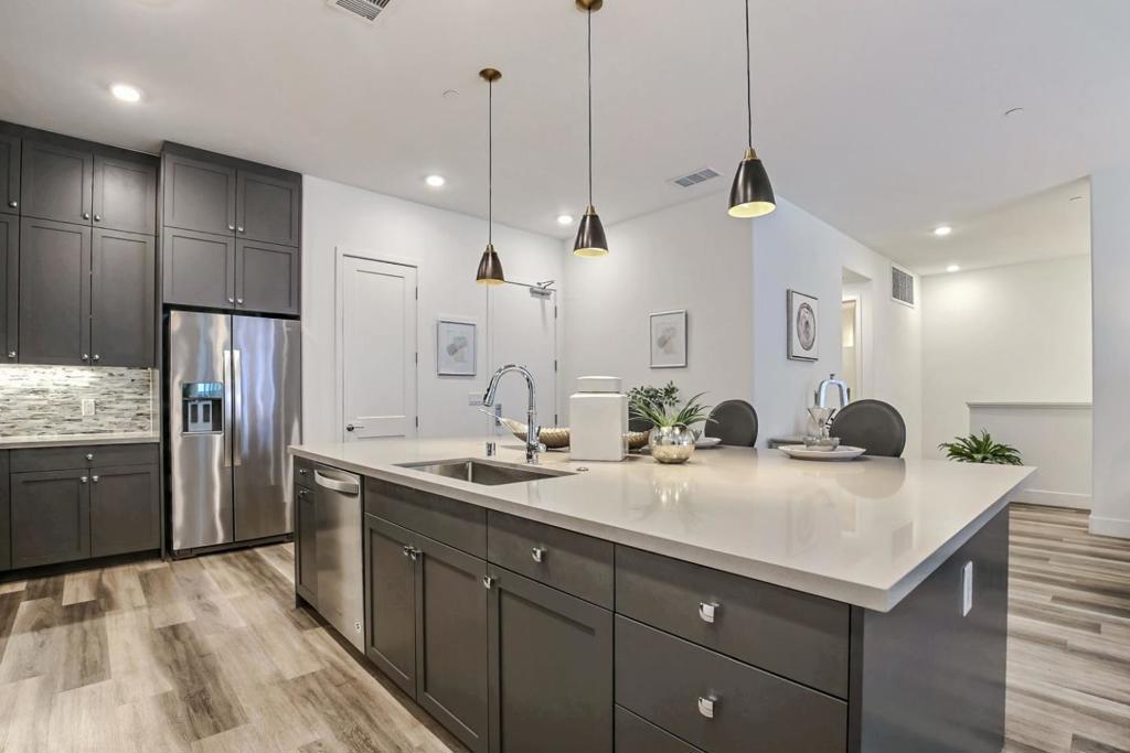 2348 Kinetic Unit 106, California home-pic-8