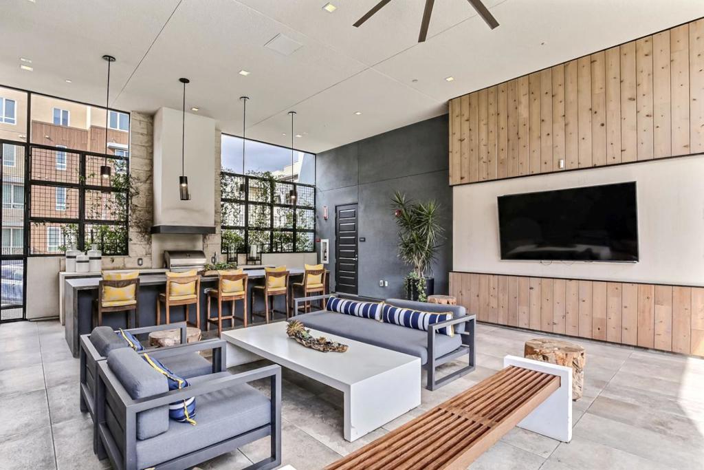 2348 Kinetic Unit 106, California home-pic-26