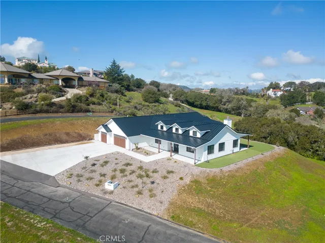 10820 Vista Road, Atascadero, California 93422