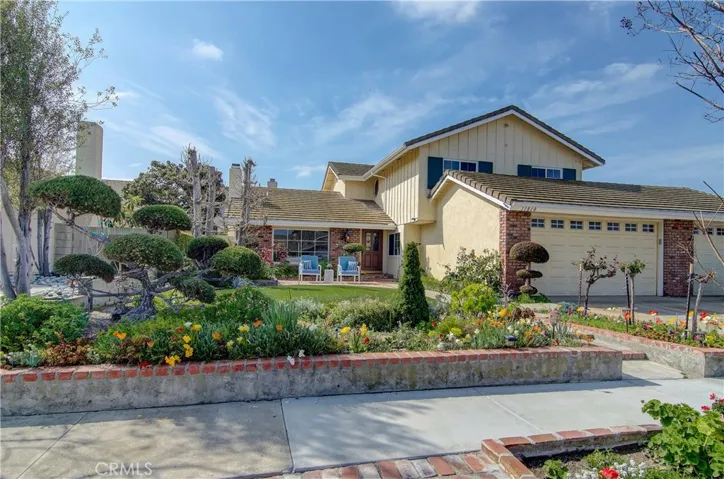 Lovely, traditional architecture is timeless.  You'll love coming home to this beauty...EVERY DAY!