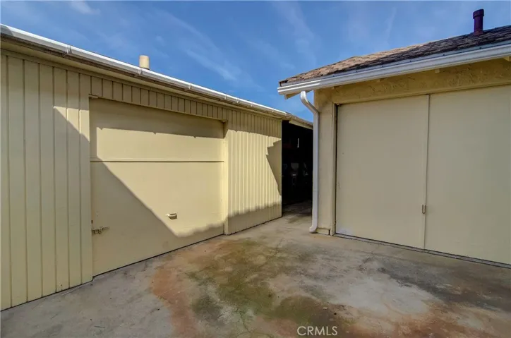 The door on the right allows EZ access from the garage to the rear yard.