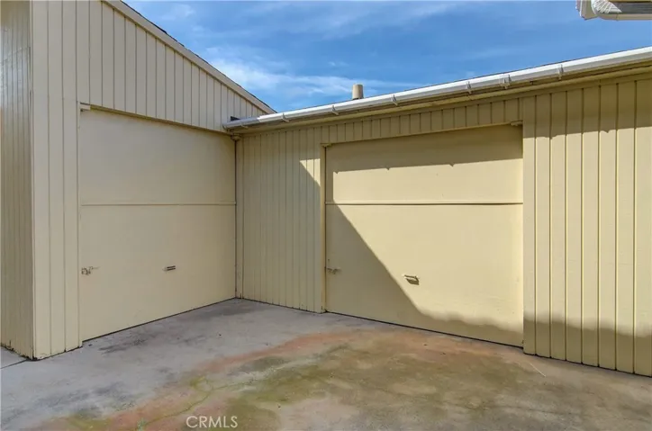HUGE side yard has tons....and tons of storage.