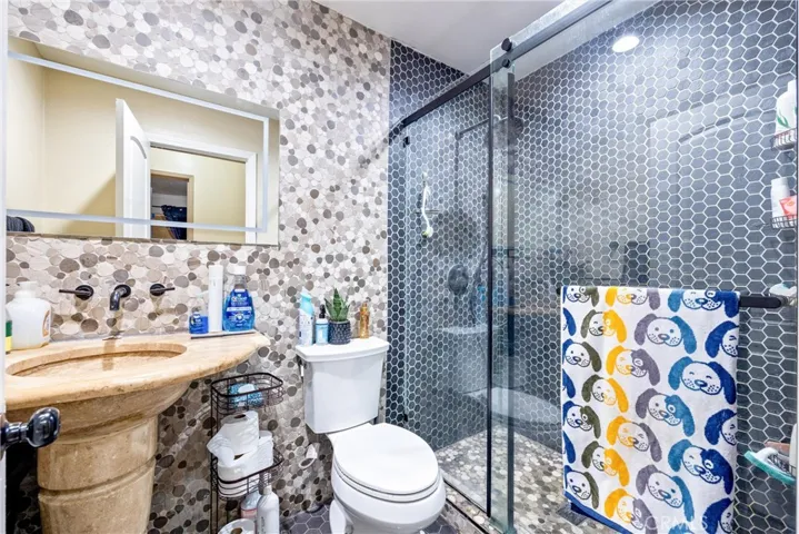 2010 W Glenwood Place, Santa Ana, California 92704