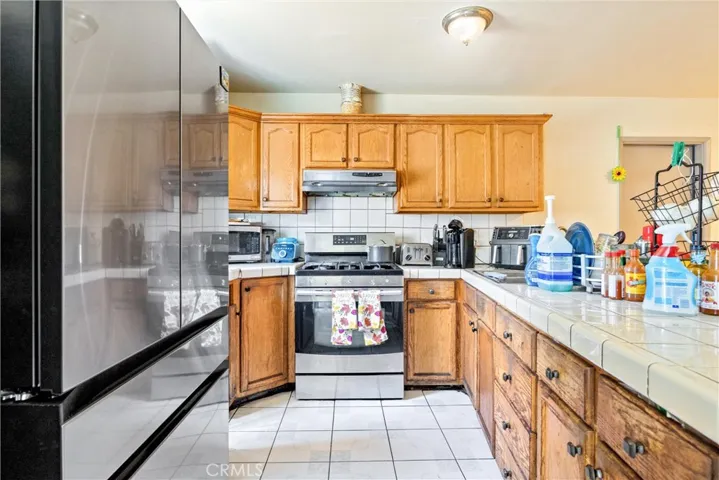 2010 W Glenwood Place, Santa Ana, California 92704