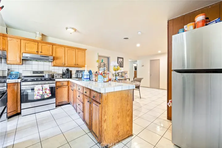 2010 W Glenwood Place, Santa Ana, California 92704
