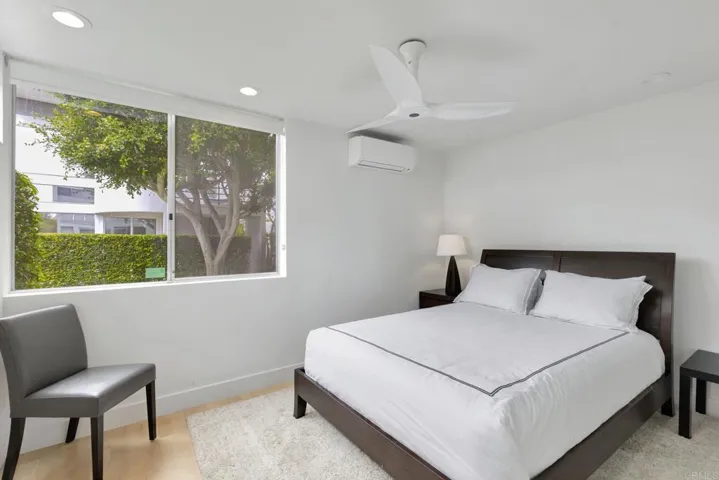 419 Stratford Ct., Del Mar, California 92014